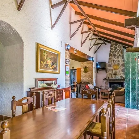 5 Bedroom Beautiful In
