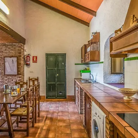 5 Bedroom Beautiful In Semesterbostad Posadas